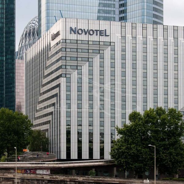 Yeganehtours.com_NovotelLaDefenseHotel_Main هتل نووتل له دیفنس پاریس