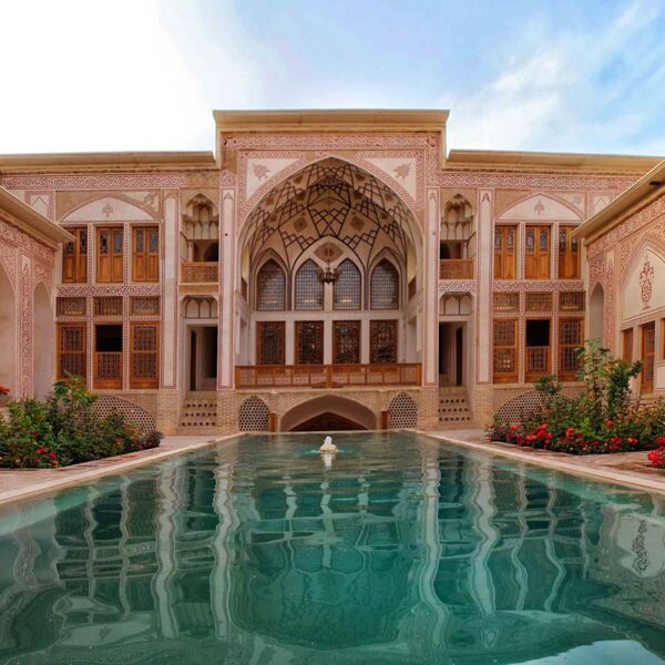 Yeganehtours_Kashan_MahinestanRaheb_01 اقامتگاه سنتی مهینستان راهب