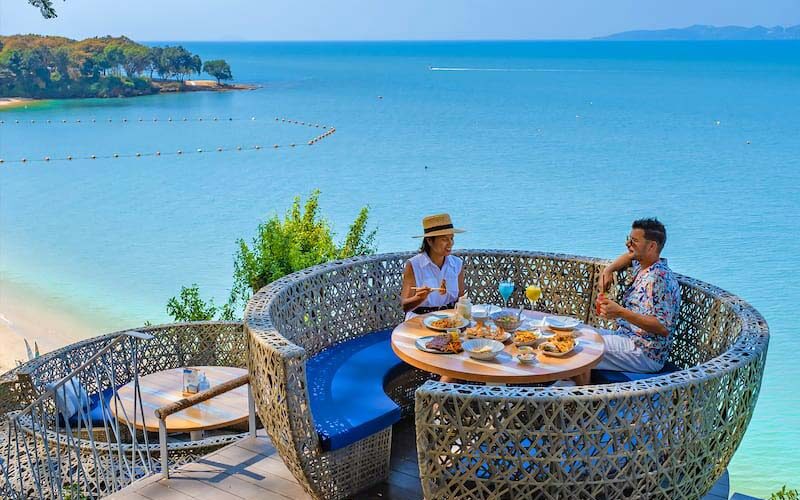 Yeganehtoours.com_pattaya_restaurant نمایی از یک رستوران در پاتایا