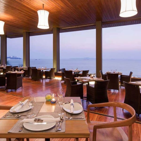 Yeganehtours.com_Radius_Restaurant_01 رستوران رادیوس_1