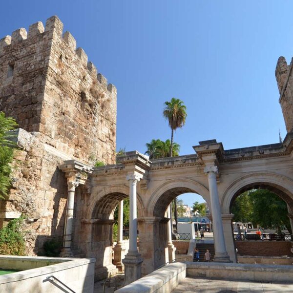 دروازه هادریان استانبول