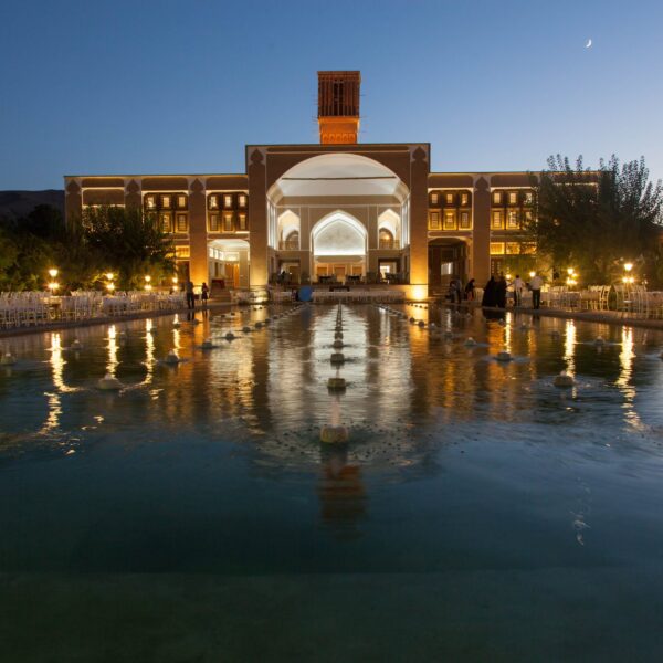 Yeganehtours.com_Moshir_al-Mamalek_Garden_Hotel_06