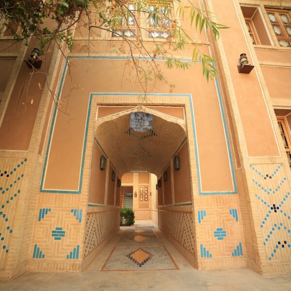 Yeganehtours.com_Moshir_al-Mamalek_Garden_Hotel_08