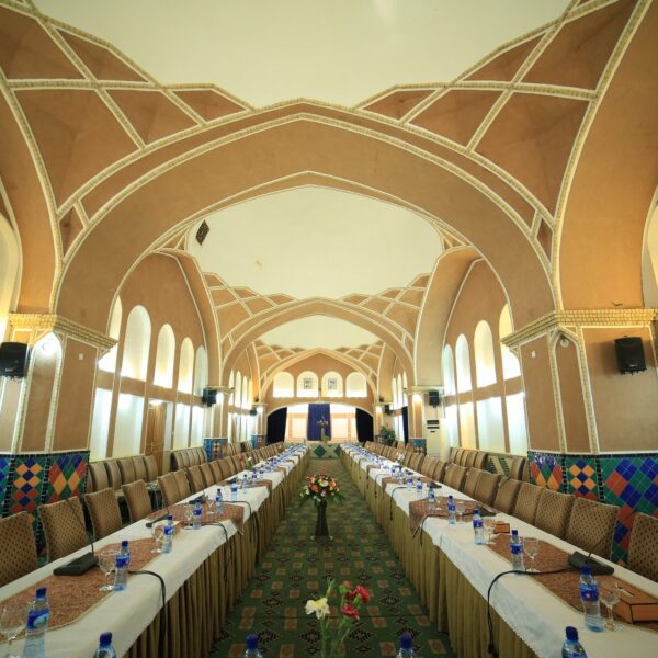 Yeganehtours.com_Moshir_al-Mamalek_Garden_Hotel_10