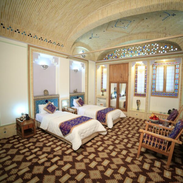 Yeganehtours.com_Moshir_al-Mamalek_Garden_Hotel_13