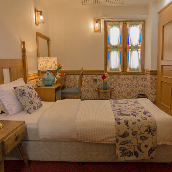 Yeganehtours.com_Moshir_al-Mamalek_Garden_Hotel_22