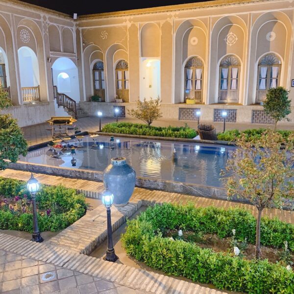 Yeganehtours.com_Yazd_Laleh_Hotel_01