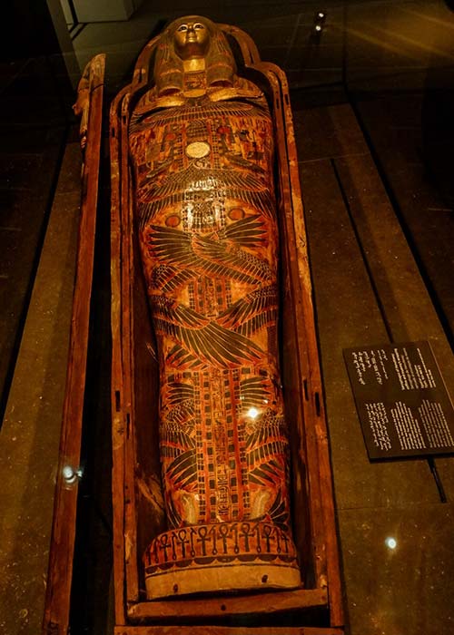 Yeganehtours.com_Egyptian_Princess_Funeral_Set_Louvre_Abu_Dhabi مجسمه ای از پرنسس مصری