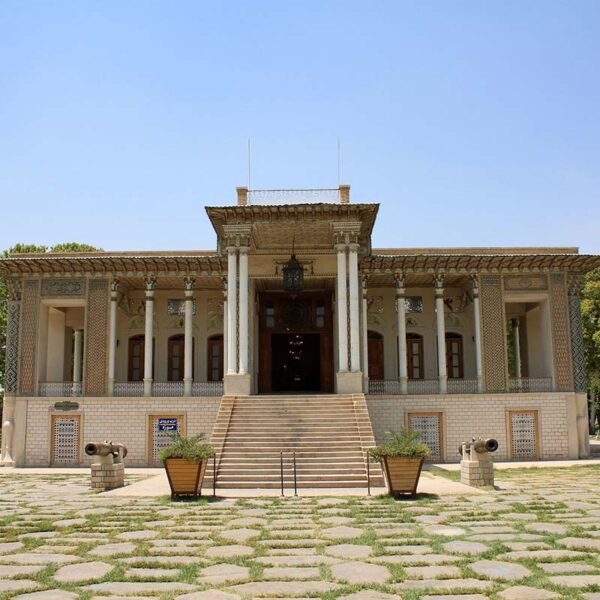 Yeganehtours.com_Shiraz_Afifabad_Garden_07