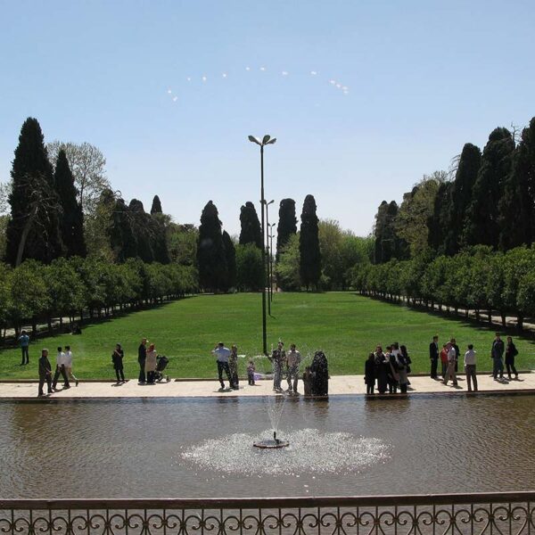 Yeganehtours.com_Shiraz_Afifabad_Garden_11