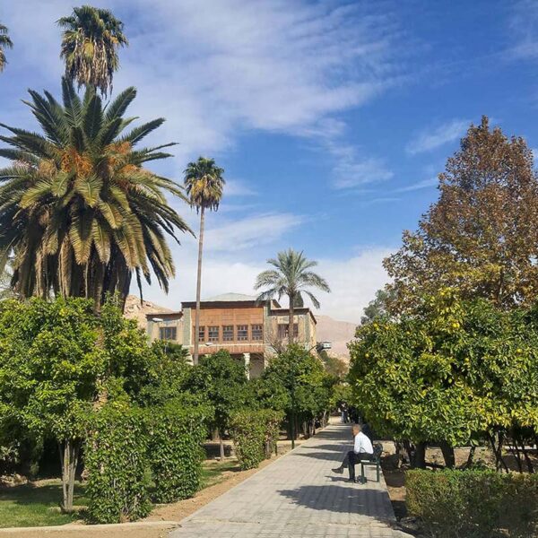 Yeganehtours.com_Shiraz_Delgosha_Garden_09