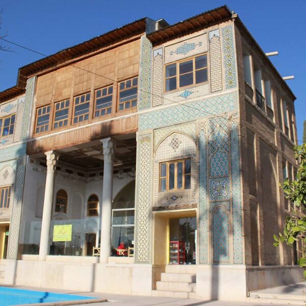 Yeganehtours.com_Shiraz_Delgosha_Garden_11