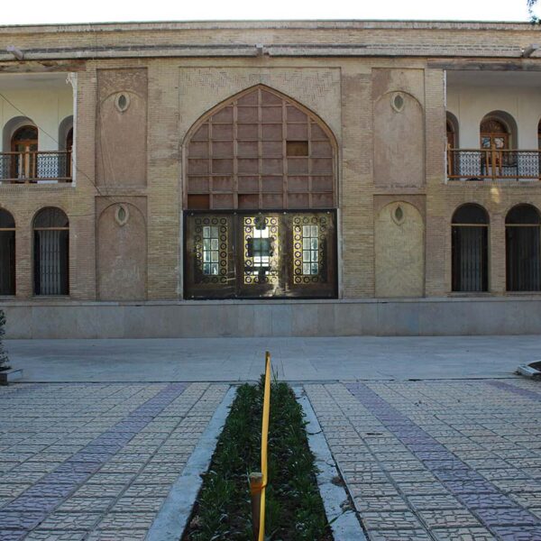 Yeganehtours.com_Shiraz_Delgosha_Garden_14