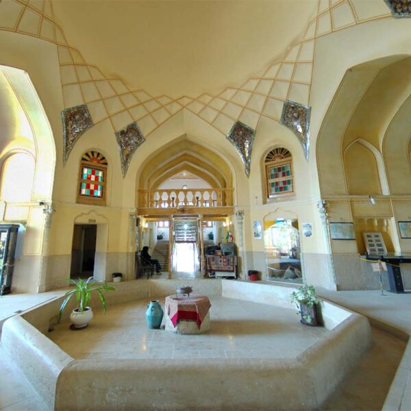 Yeganehtours.com_Shiraz_Delgosha_Garden_15