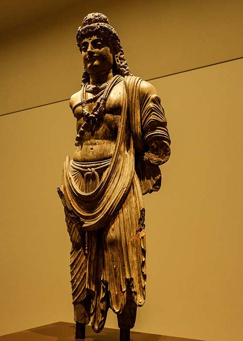 Yeganehtours.com_indian_Culture_Louvre_Abu_Dhabi تمثال فردی هندی در موزه لوور ابوظبی