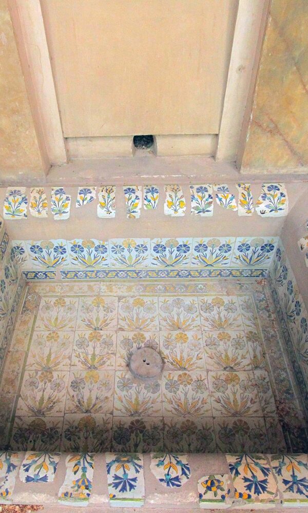 Yeganehtours.com_Isfahan_Hasht_Behesht_Palace_29