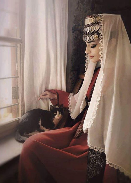Yeganehtours.com_Armenian_women's_headscarf سربندهای زنان ارمنی از بهترین سوغات ارمنستان 1