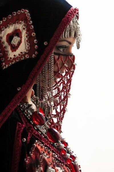 Yeganehtours.com_Armenian_women's_headscarf_03 سربند پولک دوزی شده زنان ارمنستان از بهترین سوغات ارمنستان