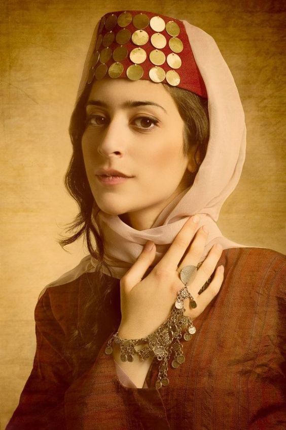 Yeganehtours.com_Armenian_women's_headscarf_04 سربند پولک دوزی شده زنان ارمنی از بهترین سوغات ارمنستان
