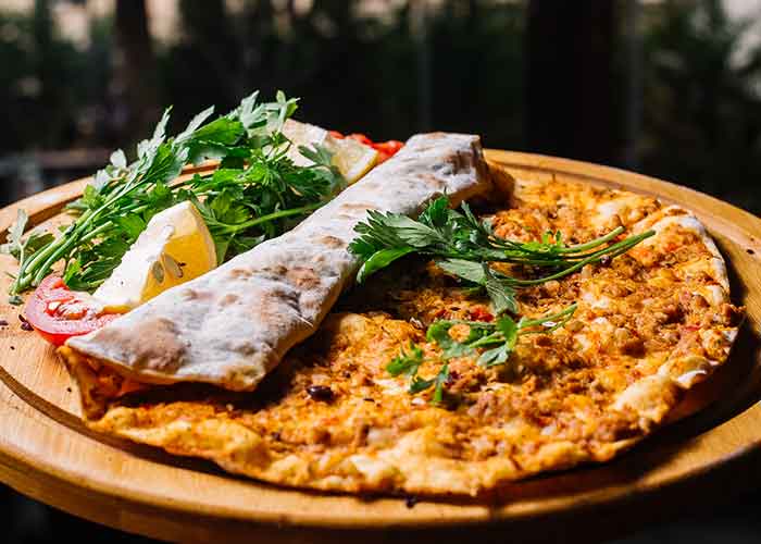 Yeganehtours.com_Lahmacun_01 لحم عجین از بهترین غذاهای ارمنستان 2