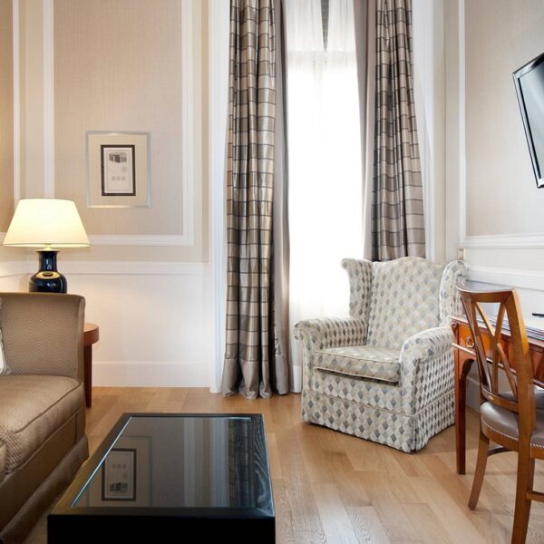 Yeganehtours com Marriott Grand Hotel Flora Rome Hotel 08