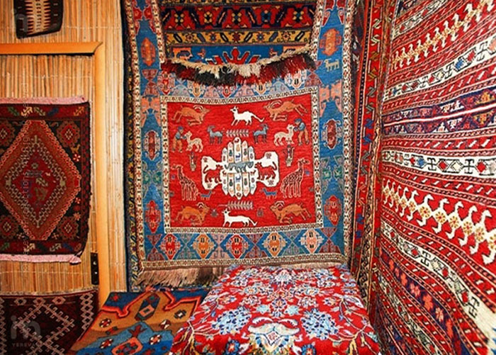 Yeganehtours.com_Armenian_carpet_04 فرش ارمنی منقش به تصویر حیوان