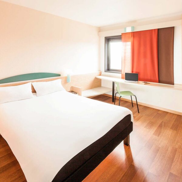 Yeganehtours.com_Ibis_Roma_Fiera_Hotel_01