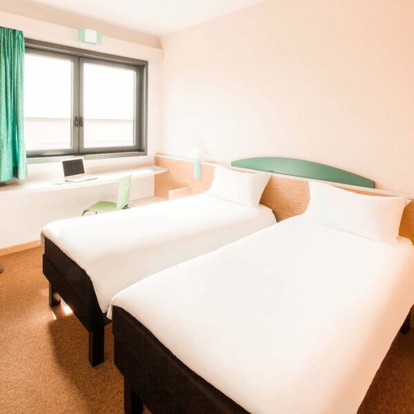 Yeganehtours.com_Ibis_Roma_Fiera_Hotel_02
