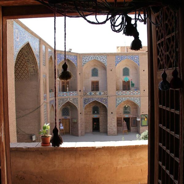 Yeganehtours.com_Kerman_Ganjalikhan_Carvanserai_08 کاروانسرای گنجعلی خان کرمان - نمایی از حیاط کاروانسرا