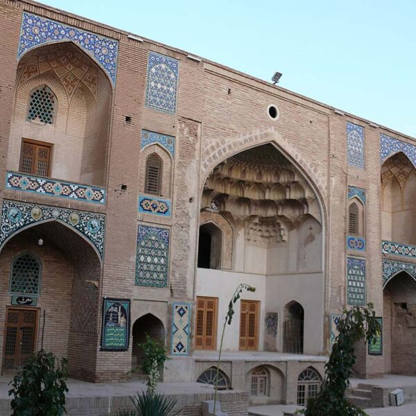 Yeganehtours.com_Kerman_Ganjalikhan_Carvanserai_12 کاروانسرای گنجعلی خان کرمان - نمایی از داخل حیاط کاروانسرا