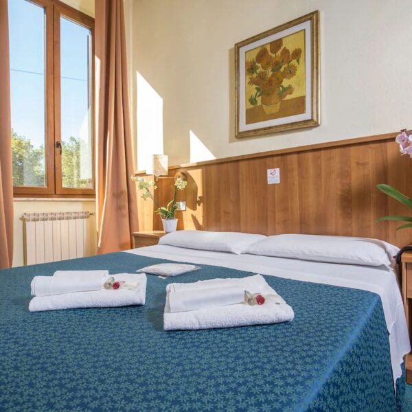 Yeganehtours.com_Trastevere_Hotel_Rome_01