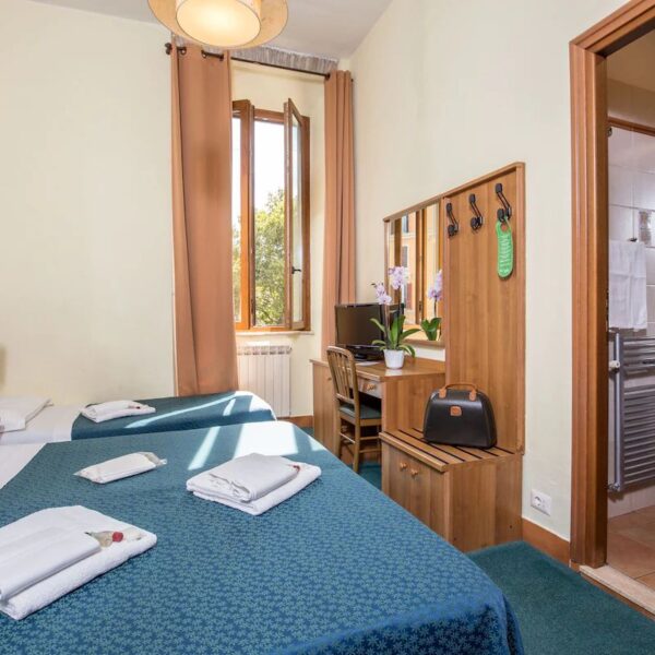 Yeganehtours.com_Trastevere_Hotel_Rome_02