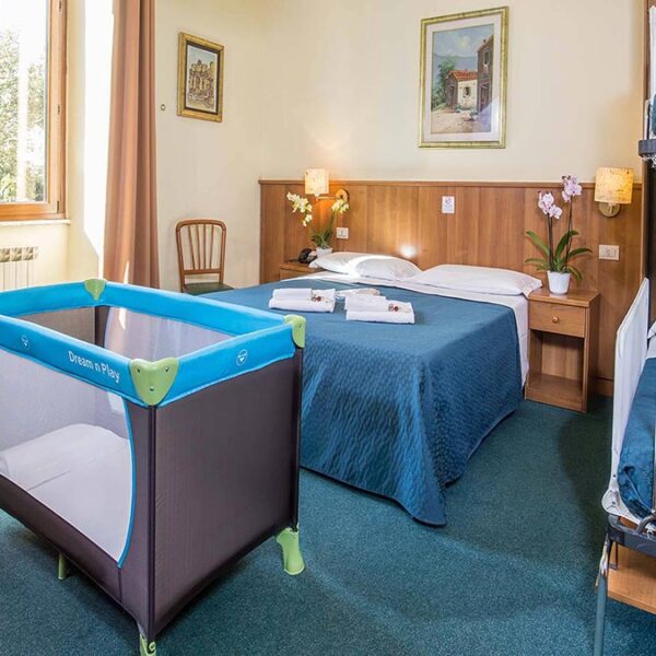 Yeganehtours.com_Trastevere_Hotel_Rome_03