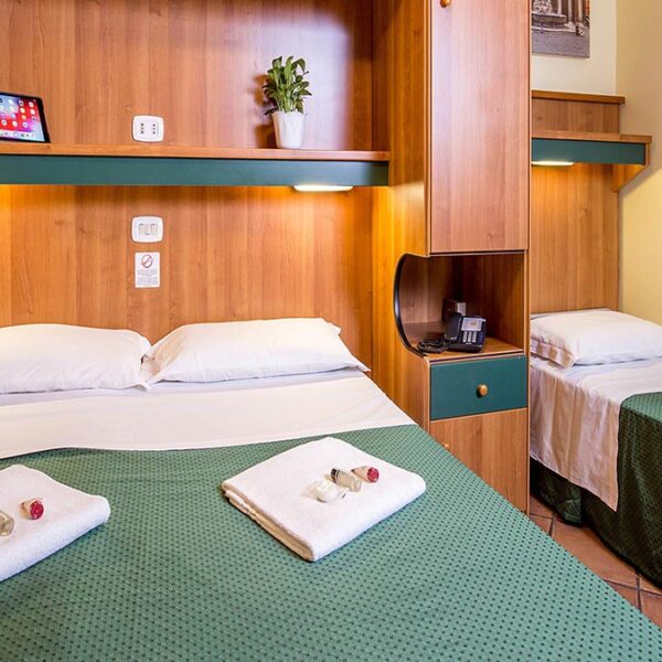 Yeganehtours.com_Trastevere_Hotel_Rome_08