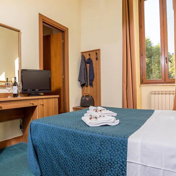 Yeganehtours.com_Trastevere_Hotel_Rome_10