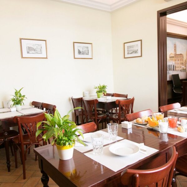 Yeganehtours.com_Trastevere_Hotel_Rome_17