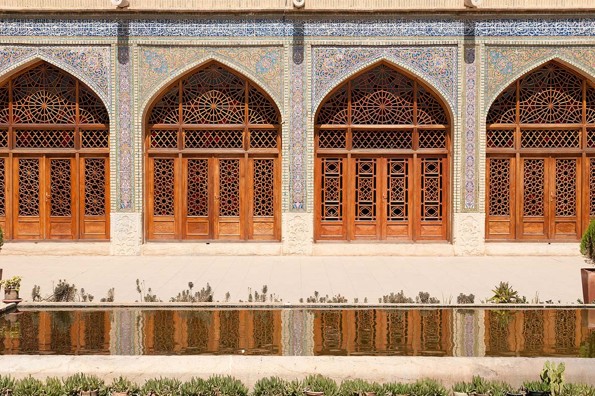 مسجد نصیرالملک شیراز - نمایی از بیرون شبستان غربی
