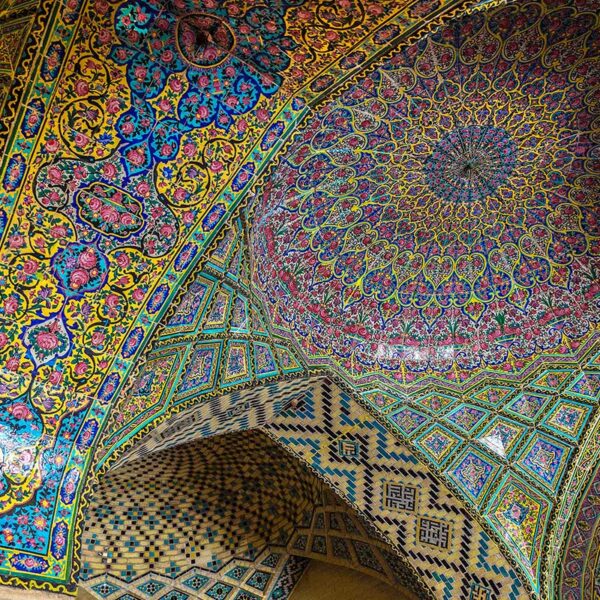 مسجد نصیرالملک شیراز - سقف شبستان رنگین کمان - 1