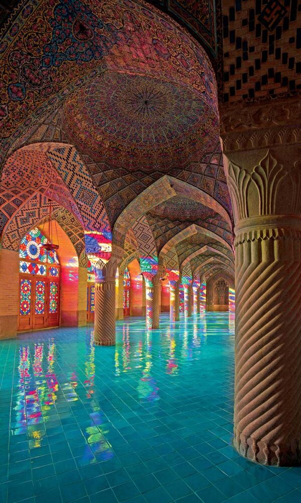 مسجد نصیرالملک شیراز - شبستان رنگین کمان - 4