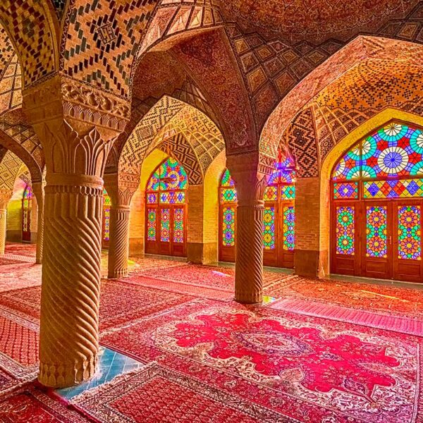 مسجد نصیرالملک شیراز - شبستان رنگین کمان - 2