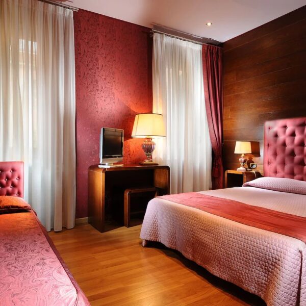 Yeganehtours.com_Abbazia_Hotel_Venice_09