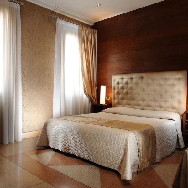 Yeganehtours.com_Abbazia_Hotel_Venice_10