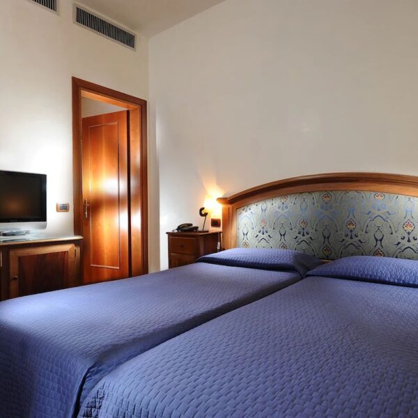 Yeganehtours.com_Abbazia_Hotel_Venice_12