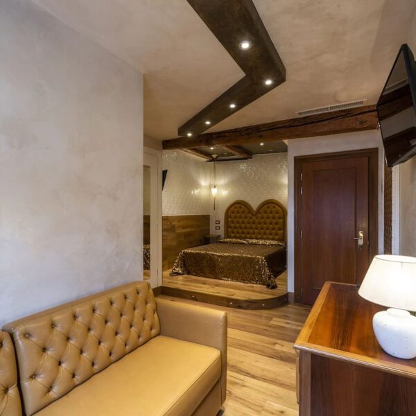 Yeganehtours.com_Abbazia_Hotel_Venice_18