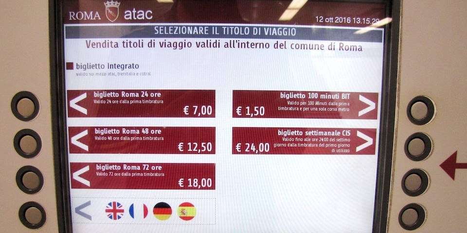 خرید بلیت مترو و اتوبوس از دستگاه مخصوص در رم