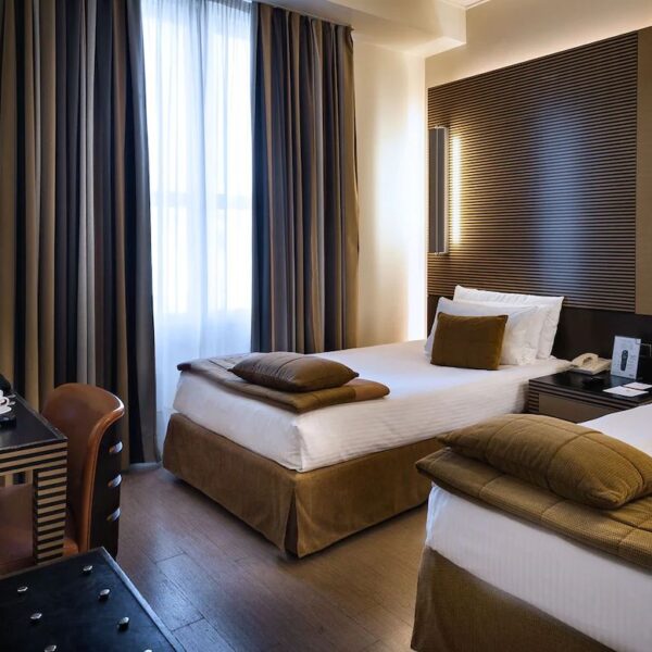 Yeganehtours.com_Cavalieri_Hotel_Milan_02