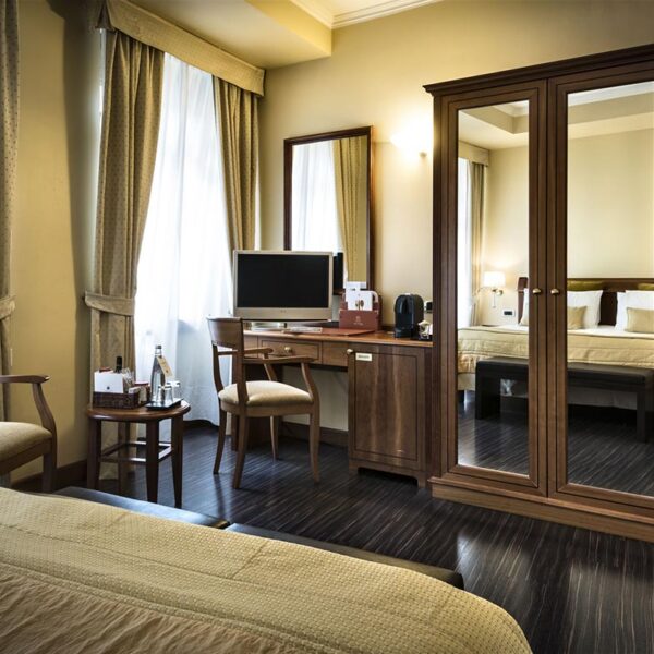 Yeganehtours.com_Cavalieri_Hotel_Milan_04