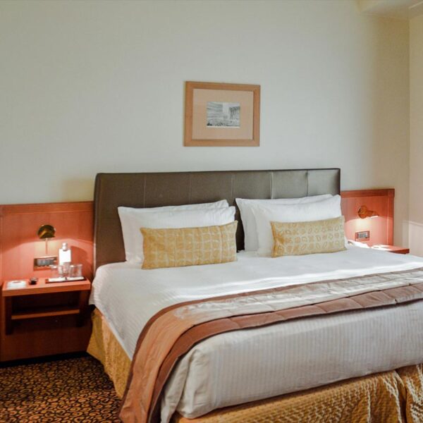 Yeganehtours.com_Cavalieri_Hotel_Milan_05
