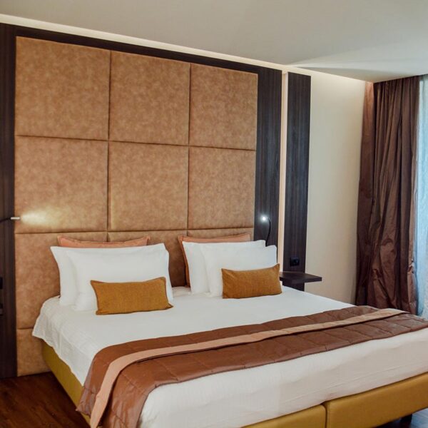 Yeganehtours.com_Cavalieri_Hotel_Milan_06