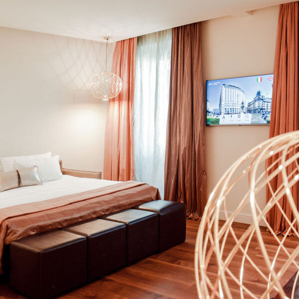 Yeganehtours.com_Cavalieri_Hotel_Milan_08